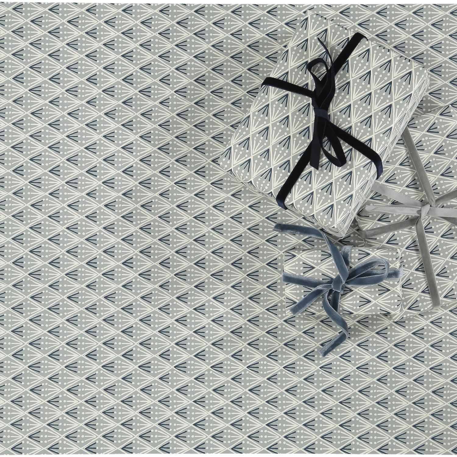 Selvedge & Cambridge Imprint, Gift Wrapping Paper (Assortment Of Colours Available) 6 Selvedge & Cambridge Imprint, Gift Wrapping Paper (Assortment Of Colours Available) - Image 6