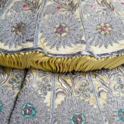 Magazine World -Magazine World Guo Pei Garment fall 2016 KW 184 Edit